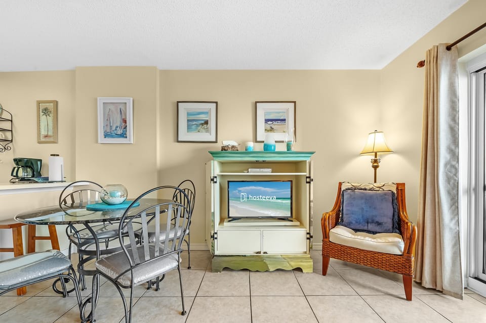Executive Apartment, 1 Bedroom, Balcony, Beach View | In-room dining