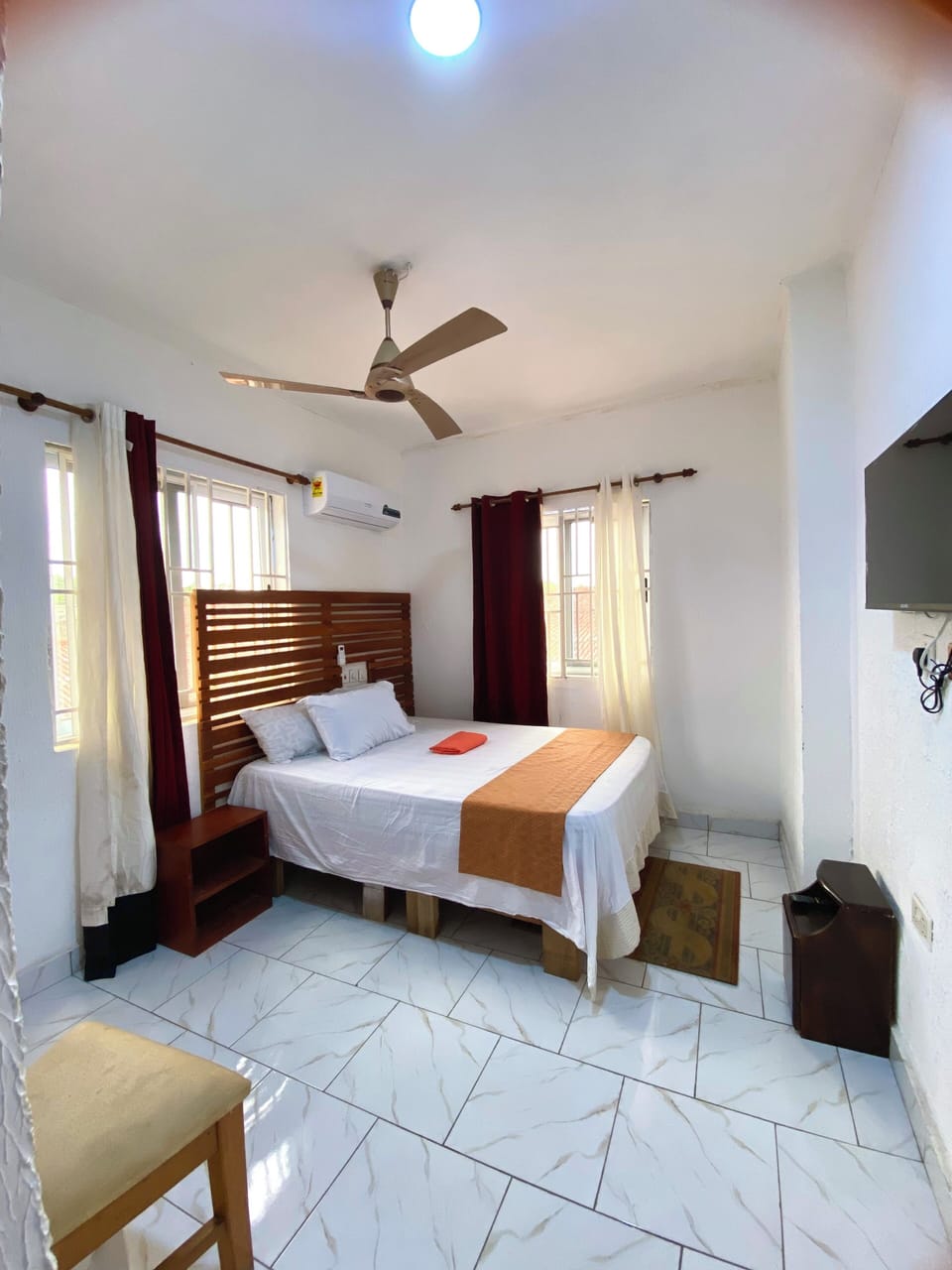 Executive Double Room | Desk, laptop workspace, WiFi (surcharge), bed sheets