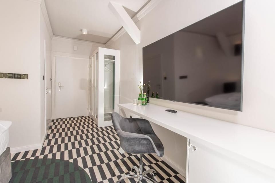 Premium Double Room | Soundproofing, iron/ironing board, free WiFi, bed sheets