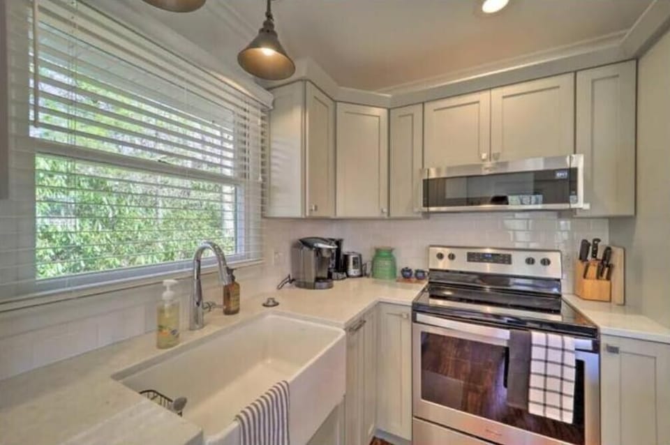 Fully equipped kitchen with apron sink.