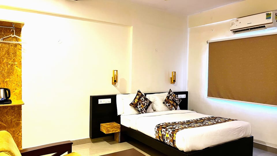 Executive Room | Iron/ironing board, free WiFi