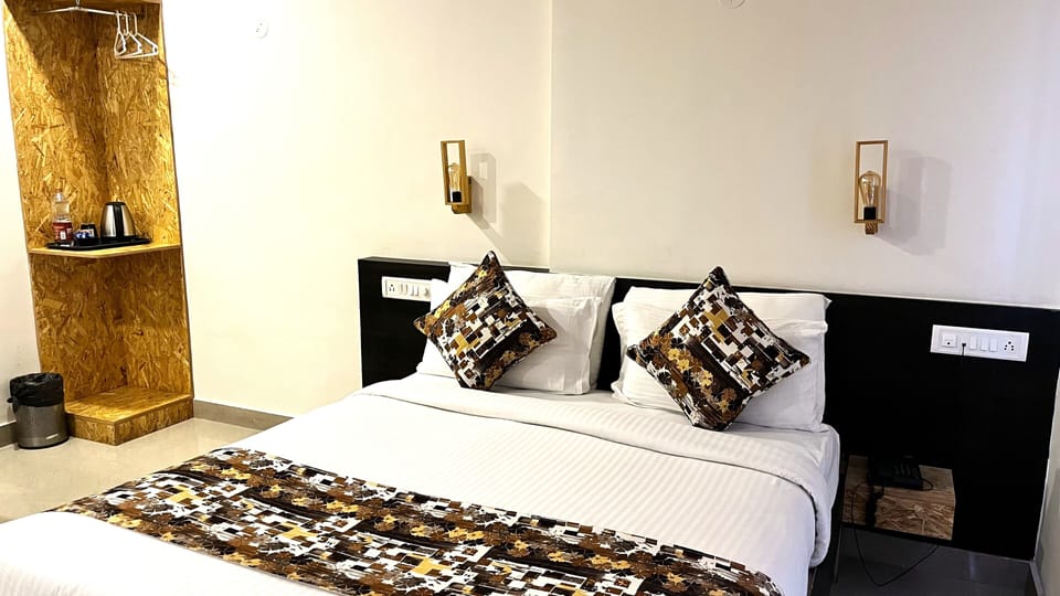 Executive Room | Iron/ironing board, free WiFi