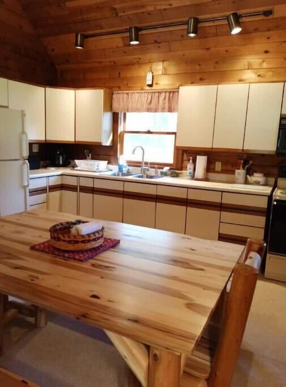 Kitchen and dining area