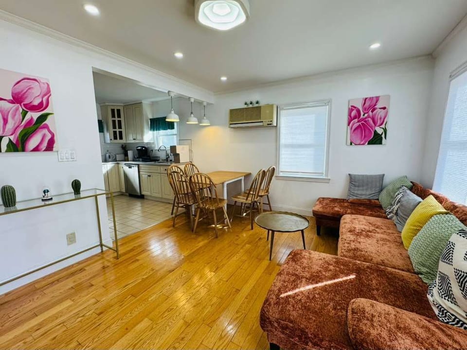 Living room & Dining Area