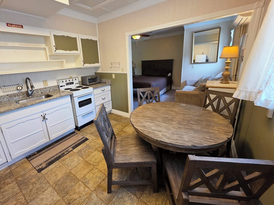South: Cabin 16 | Private kitchen | Coffee/tea maker