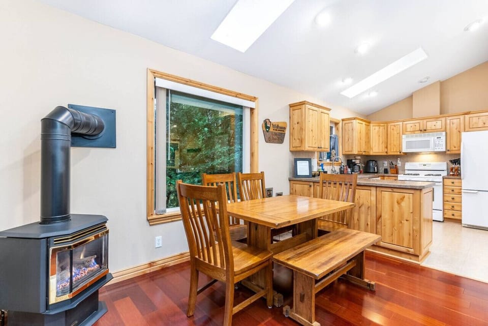 Dining area perfect for playing cards or board games!