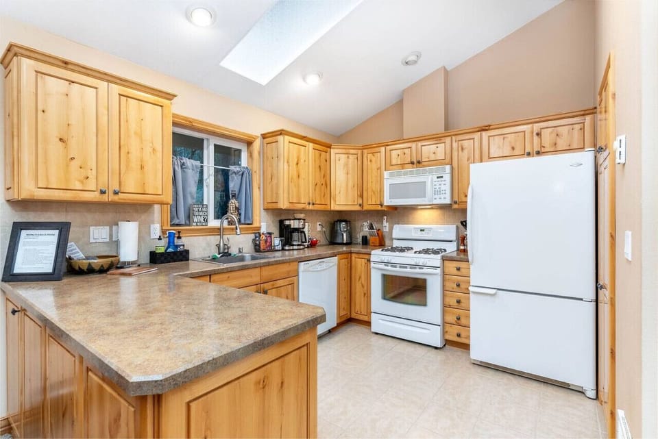 Fully stocked kitchen for meal prep and cooking!