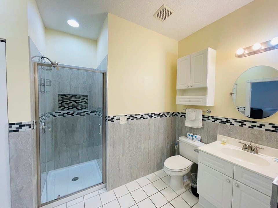 Guest bathroom 