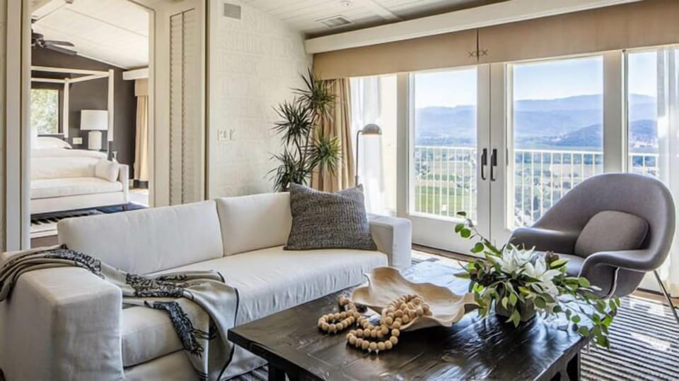 Flat-screen TV, fireplace, pay movies, streaming services