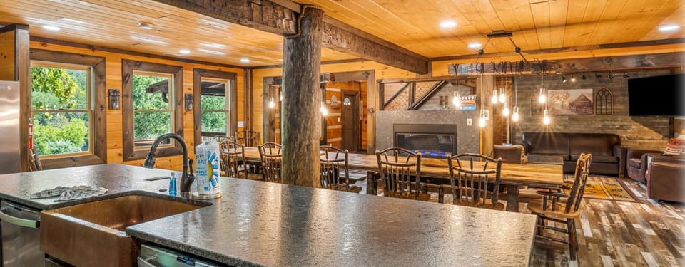 Signature Cabin | Shared kitchen | Full-size fridge, microwave, oven, stovetop