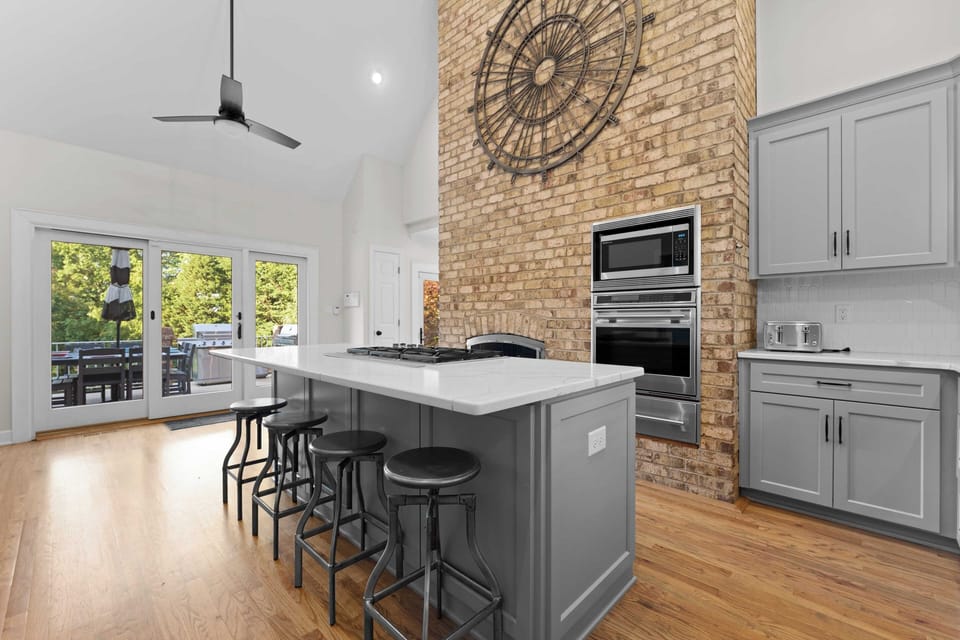 House (5 Bedrooms) | Interior