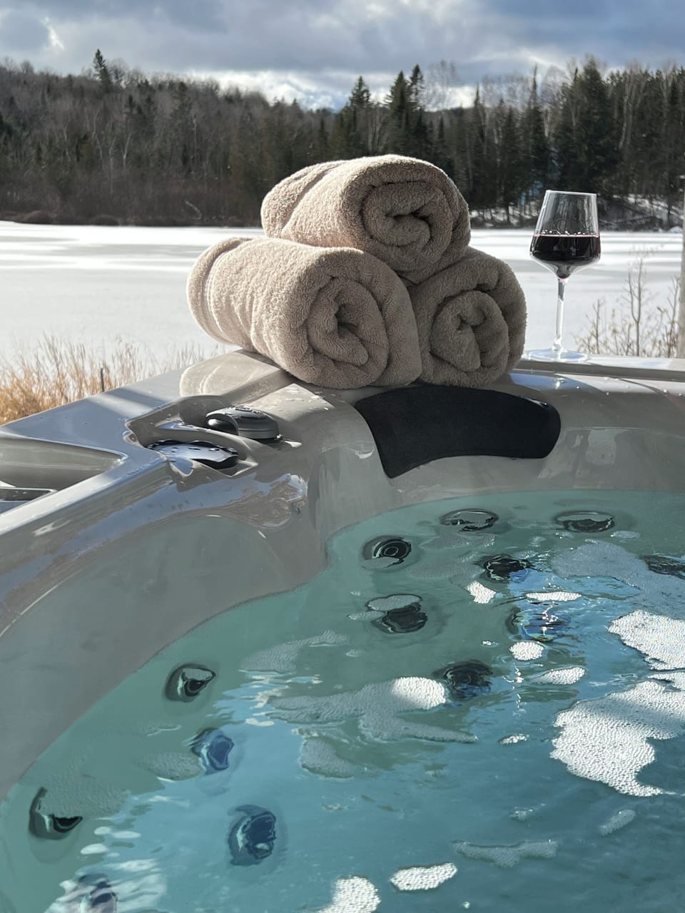 Outdoor spa tub