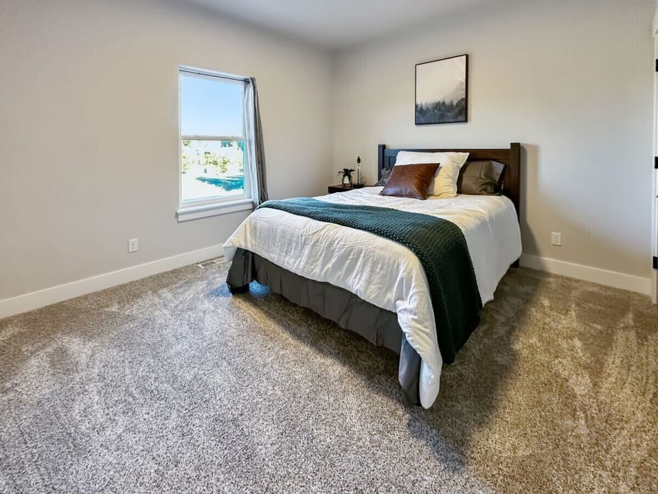 Main Floor Queen Bedroom 3 of 3