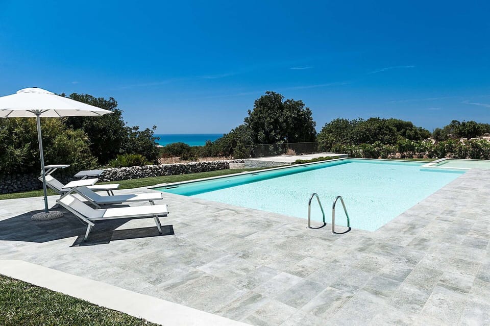 Autumn, Balcony / Terrace / Patio, Garden, Pool, Scenic View, Spring, Summer