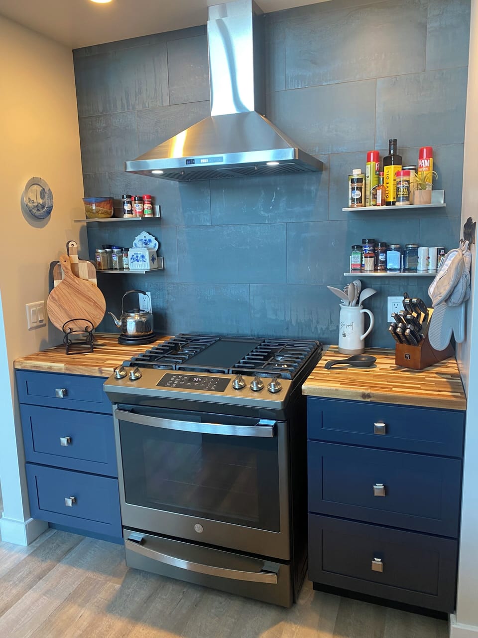 Gas range with convection, broil,  bake, & air fry with direct vented hood.