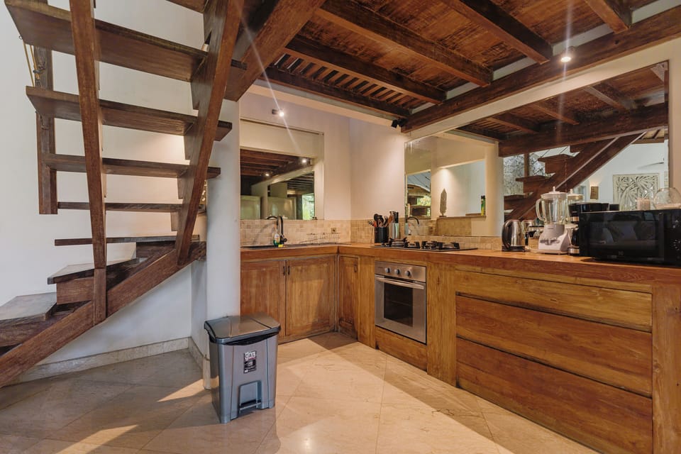 Luxury Villa | Private kitchen | Fridge, microwave, oven, stovetop
