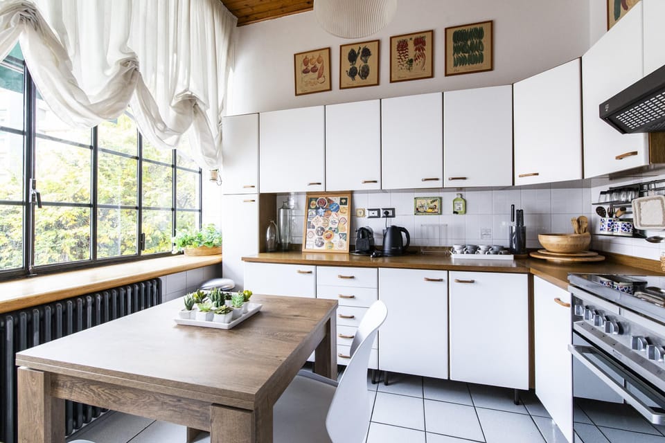 House | 2 bedrooms, desk