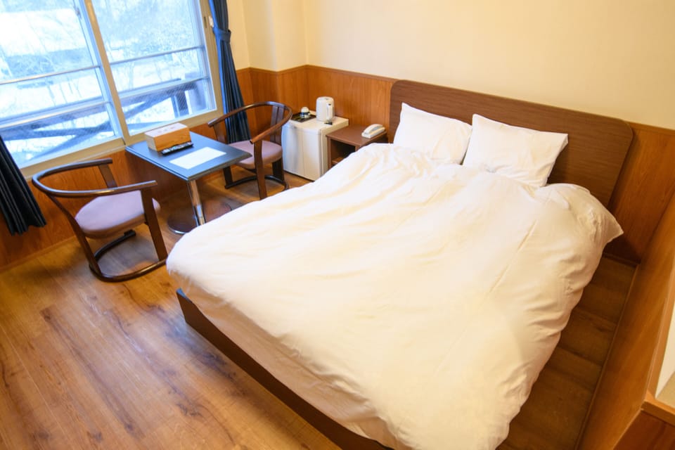 Basic Double Room(Electronic Cigarette OK) | Bed sheets