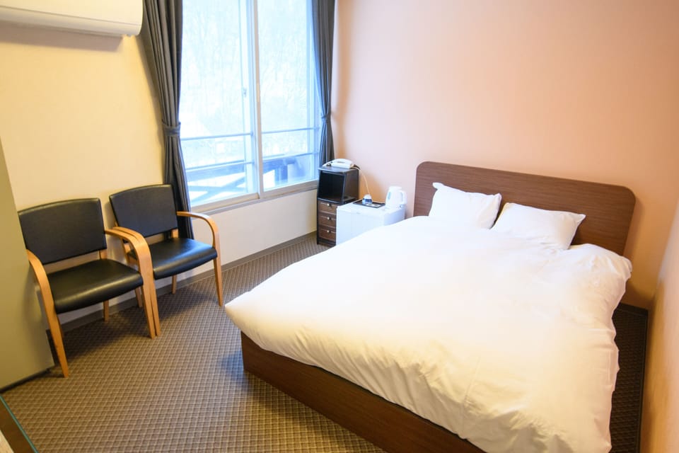 Basic Double Room(Electronic Cigarette OK) | Bed sheets