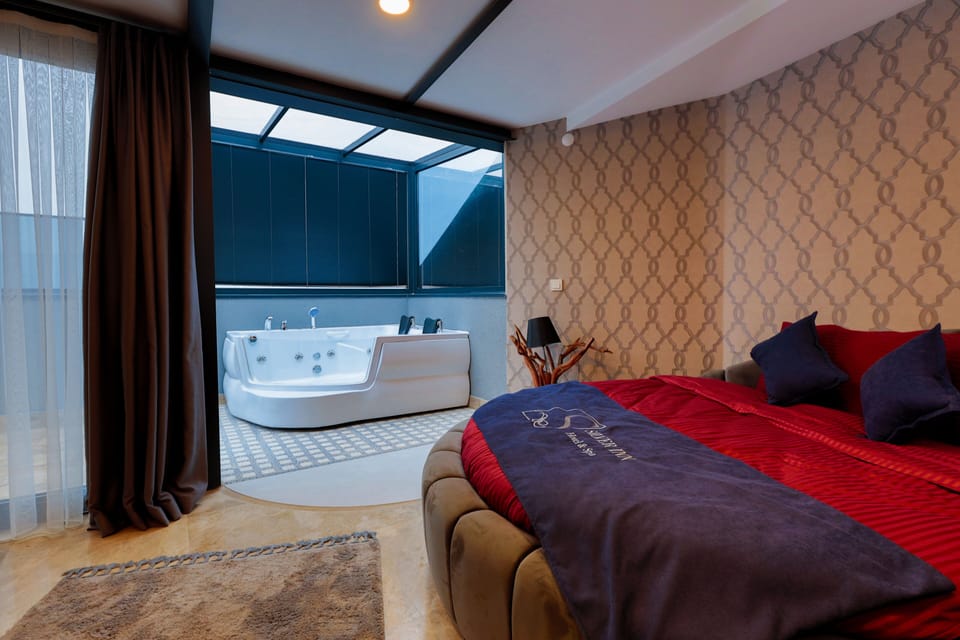 Junior Suite, 1 Bedroom, City View | Premium bedding, minibar, in-room safe, desk