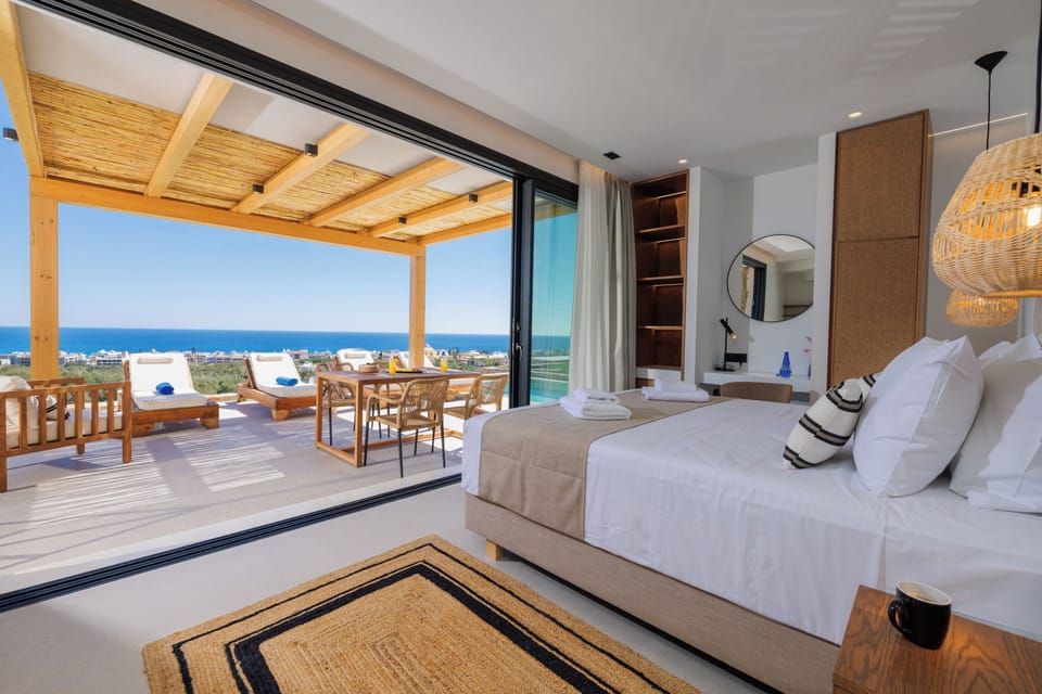 Deluxe Two-Storey Suite, Private Heated* Pool, Sea View | Premium bedding, pillowtop beds, minibar, in-room safe