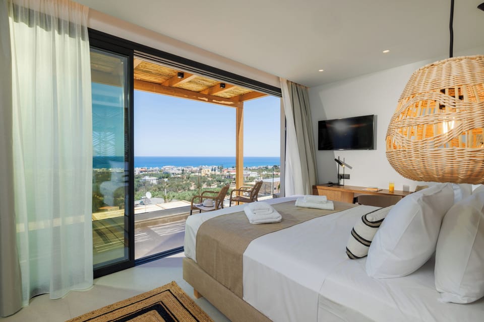 Deluxe Two-Storey Suite, Private Heated* Pool, Sea View | Premium bedding, pillowtop beds, minibar, in-room safe