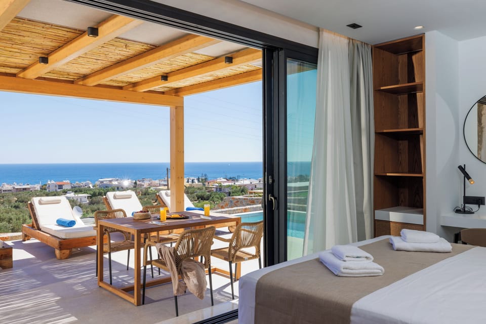 Deluxe Two-Storey Suite, Private Heated* Pool, Sea View | Premium bedding, pillowtop beds, minibar, in-room safe