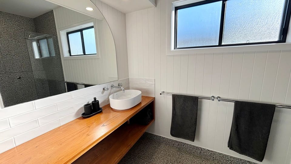Main bathroom. 