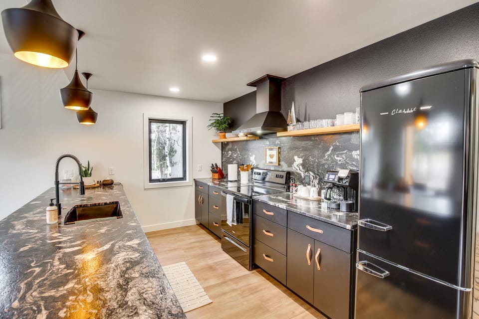 Kitchen | Cooking Basics | Trash Bags & Paper Towels Provided