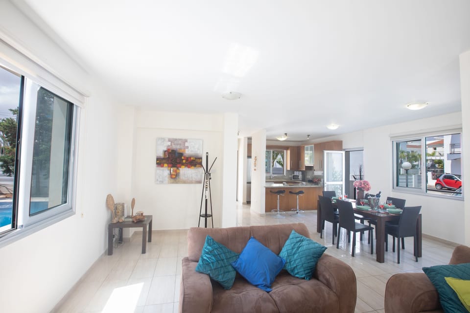 Open-Plan ground floor living room, kitchen and dining area