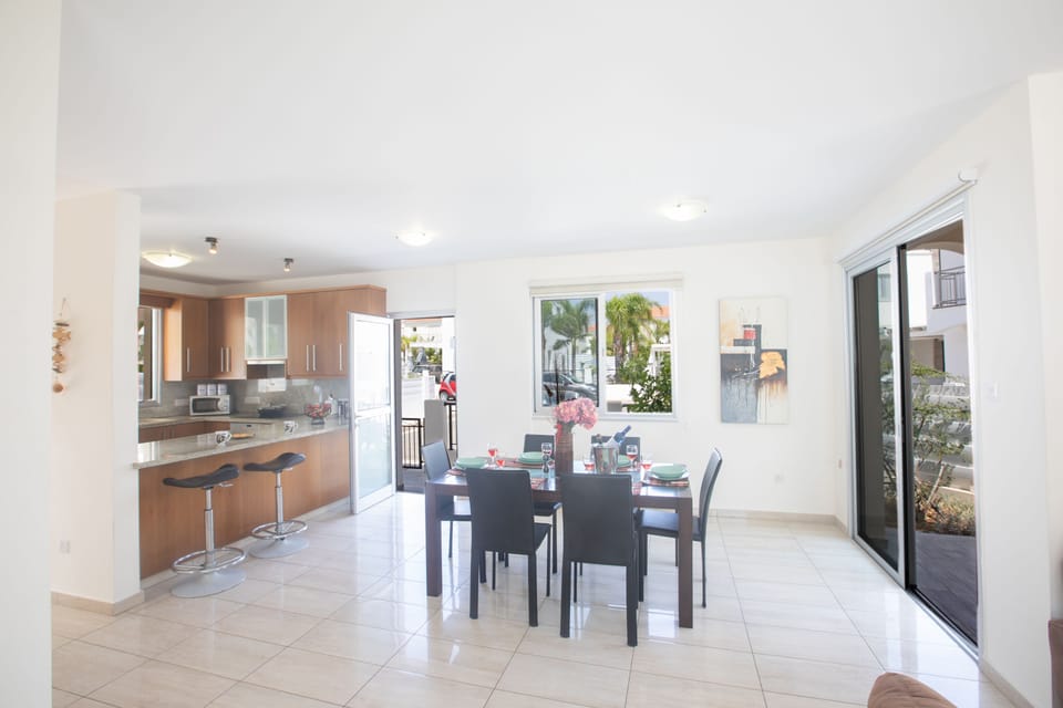 Kitchen and dining area