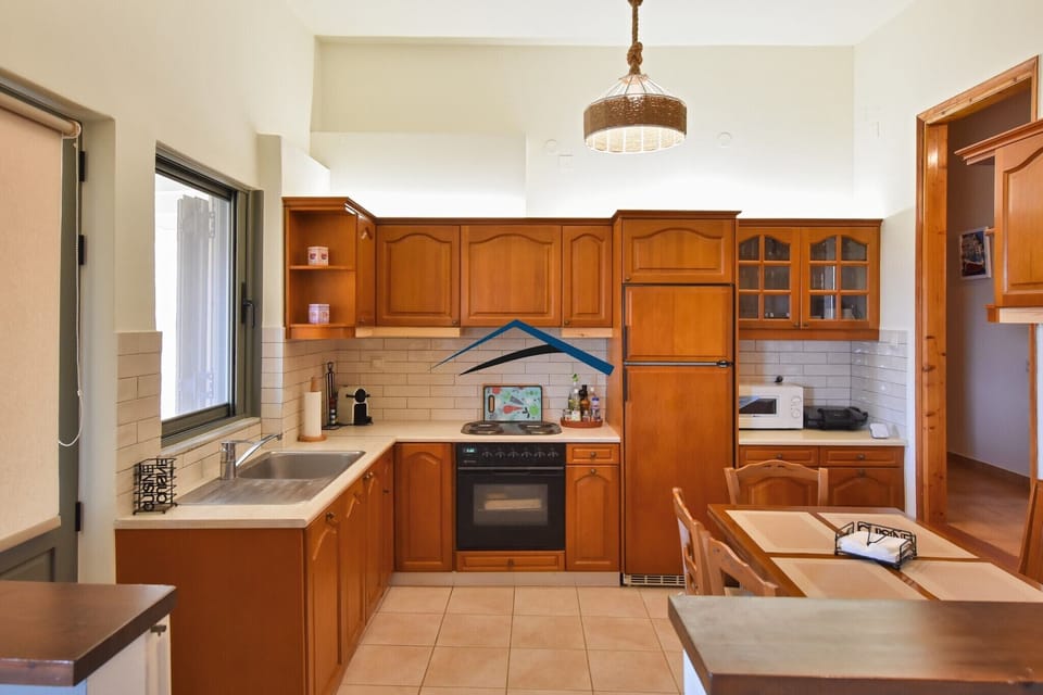 The fully equipped kitchen