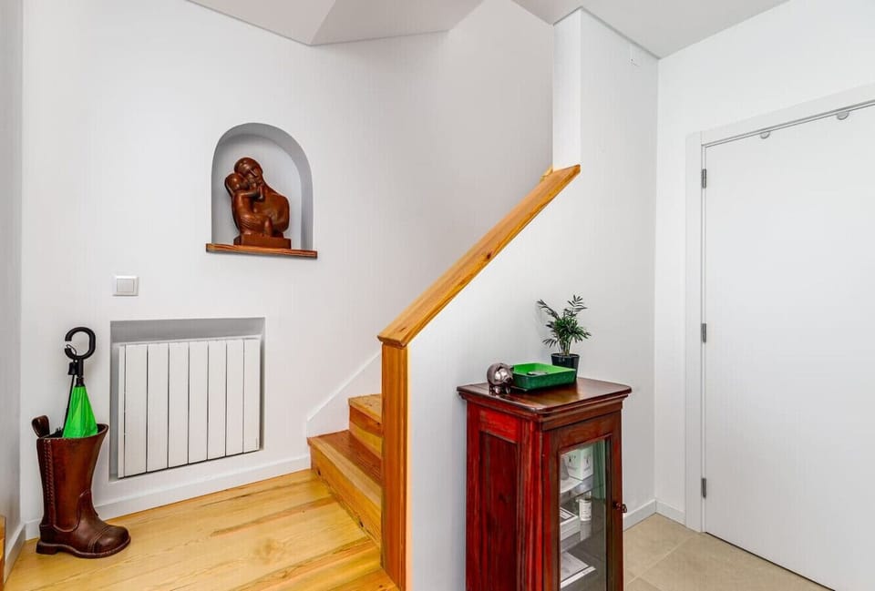 Entrance hall -with toilet