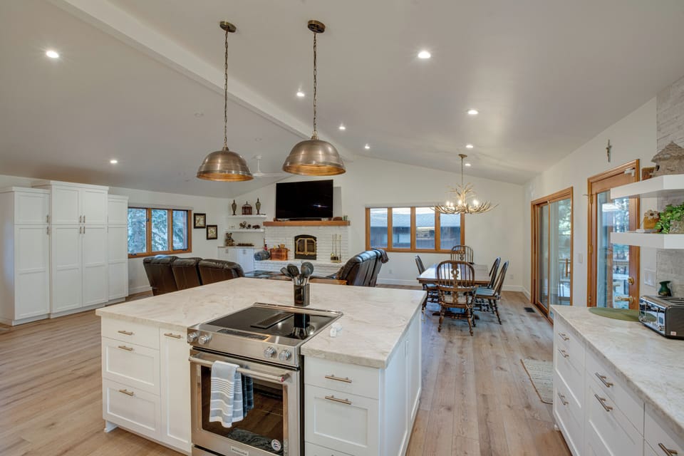 House (5 Bedrooms) | Interior