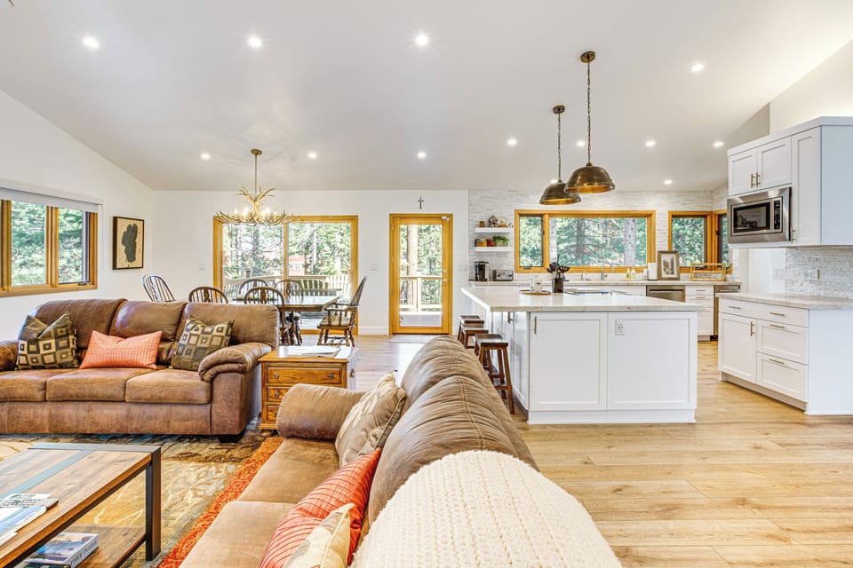 House (5 Bedrooms) | Interior