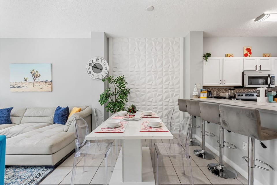 Townhome, 3 Bedrooms | Dining