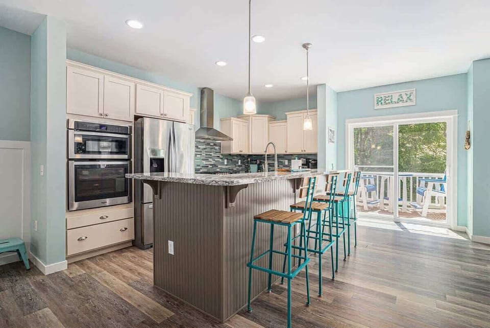 Contemporary and Chic Appliances That Enhance Your Family Dining Experience