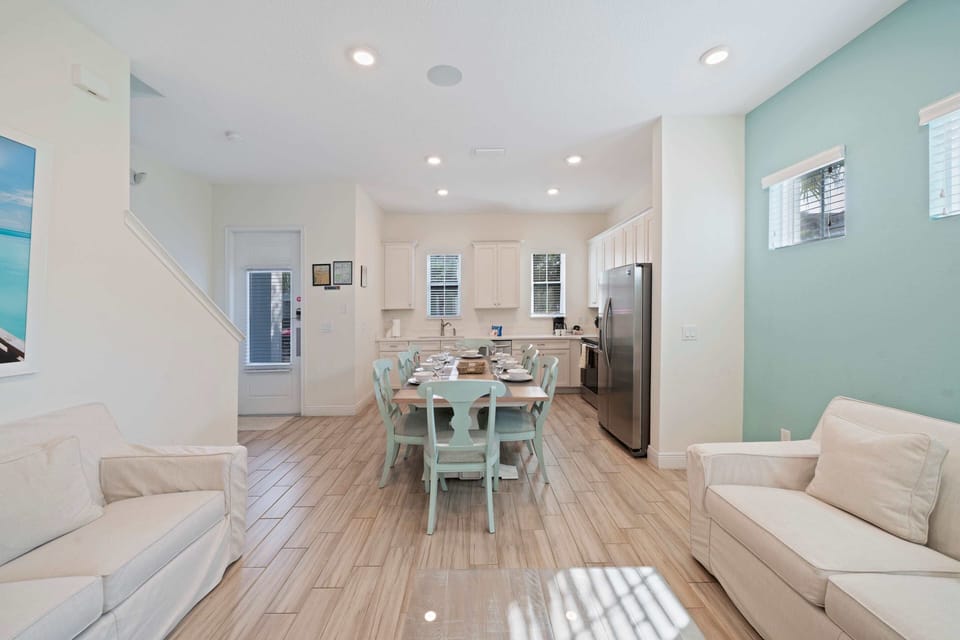 - Inviting townhouse in Kissimmee Florida - Offers a welcoming space to gather and enjoy delicious meals together - With its elegant decor and comfortable seating - Memorable dining experiences.