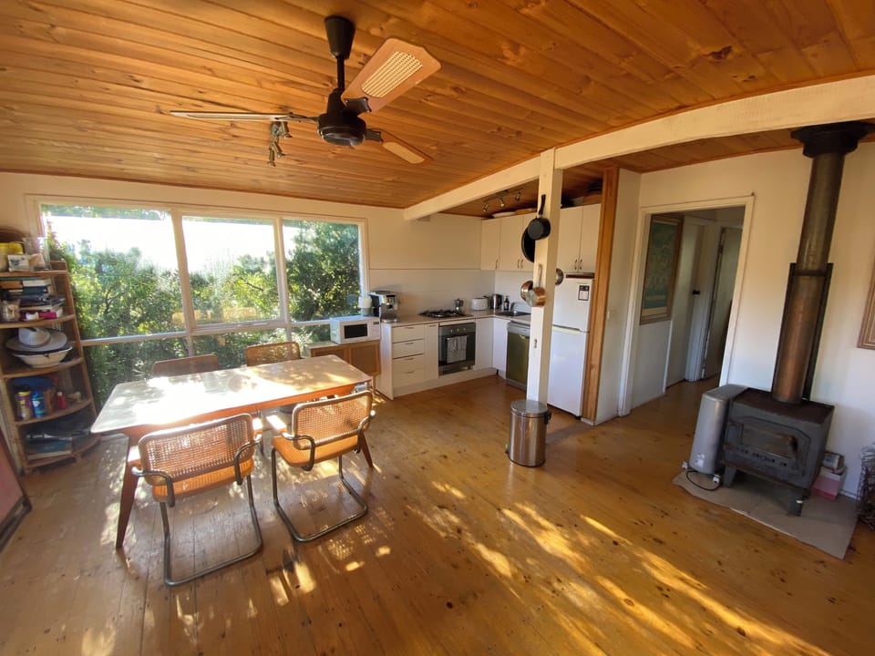 Tree House ALL luxuries, wood fire, Bosch dishwasher, washing machine, gas cook
