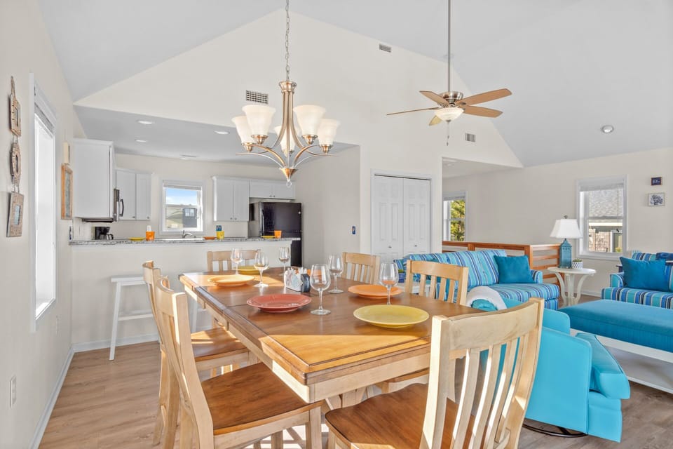 Surf or Sound Realty - 1177 - See Blue Sea - Dining Area-2