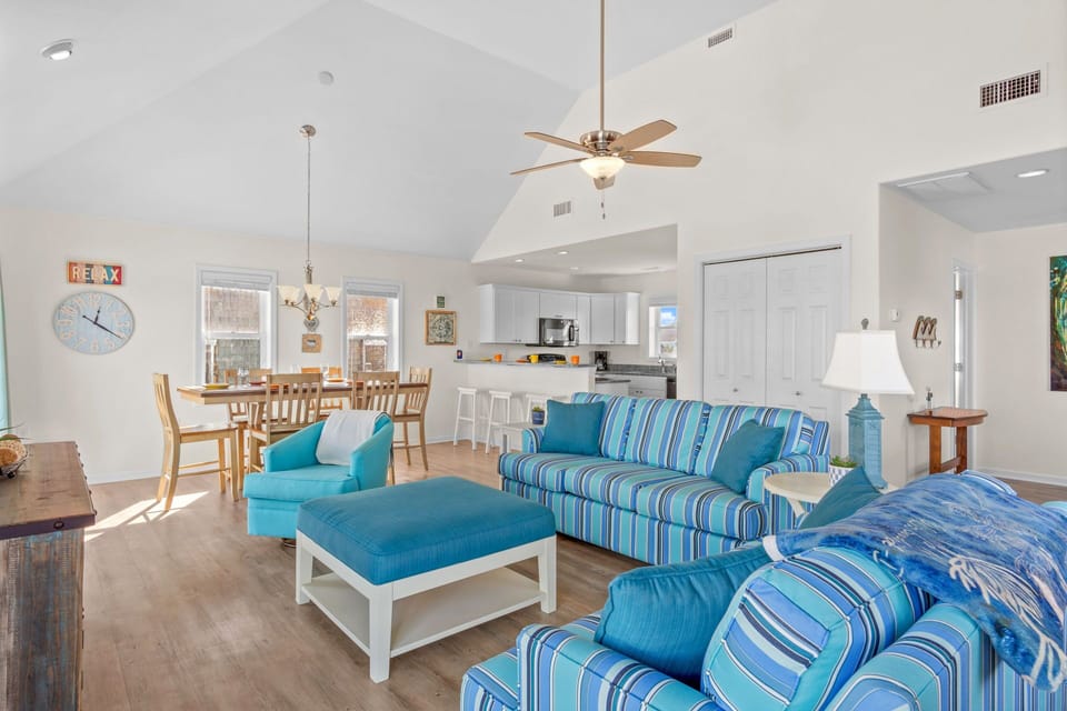 Surf or Sound Realty - 1177 - See Blue Sea - Great Room -3