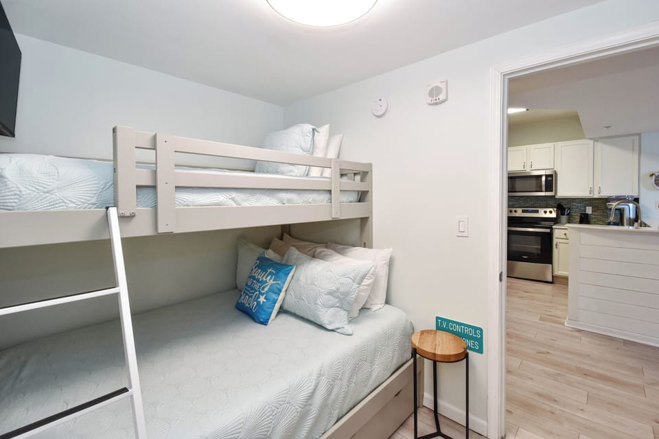 The Palms of Destin 2909 - Guest Bedroom