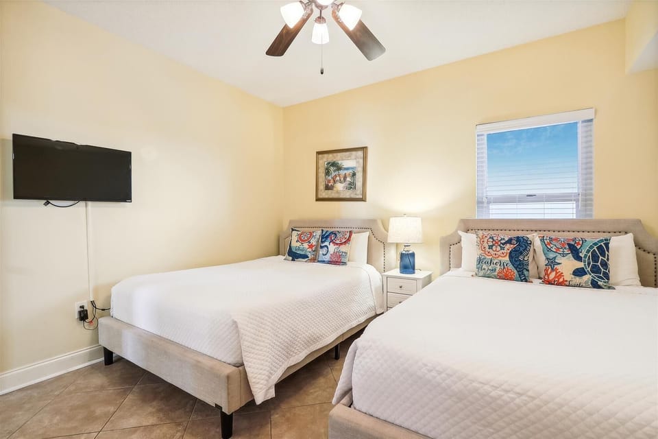 main level-bedroom-124901_041