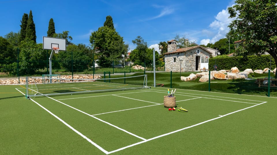 Sport court