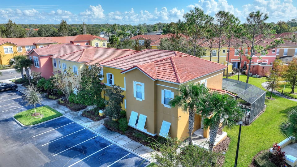 Spacious driveway