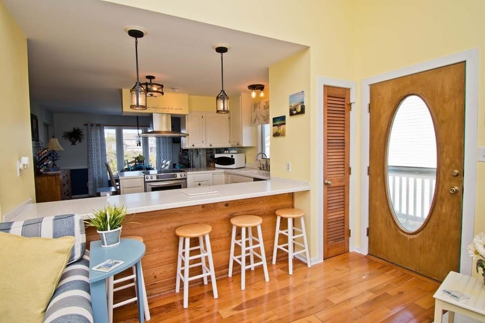 Kitchen has Bar Seating