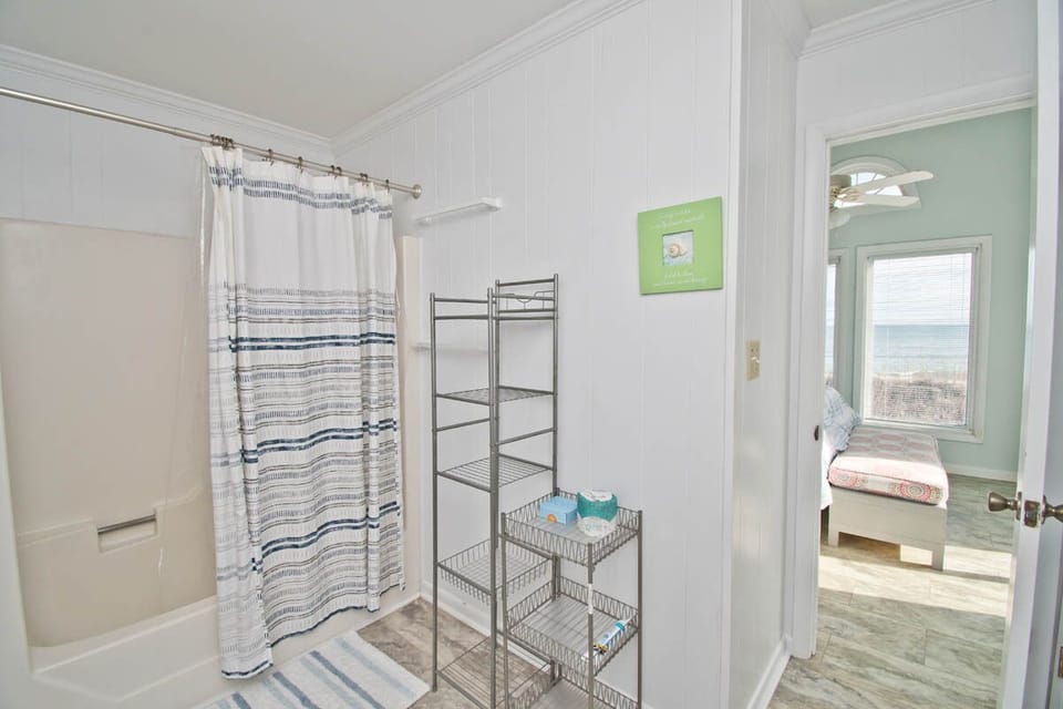 King's Room has Bath Access