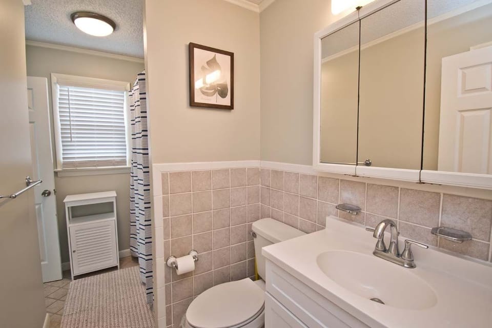 Hall Entrance to Shared Bath