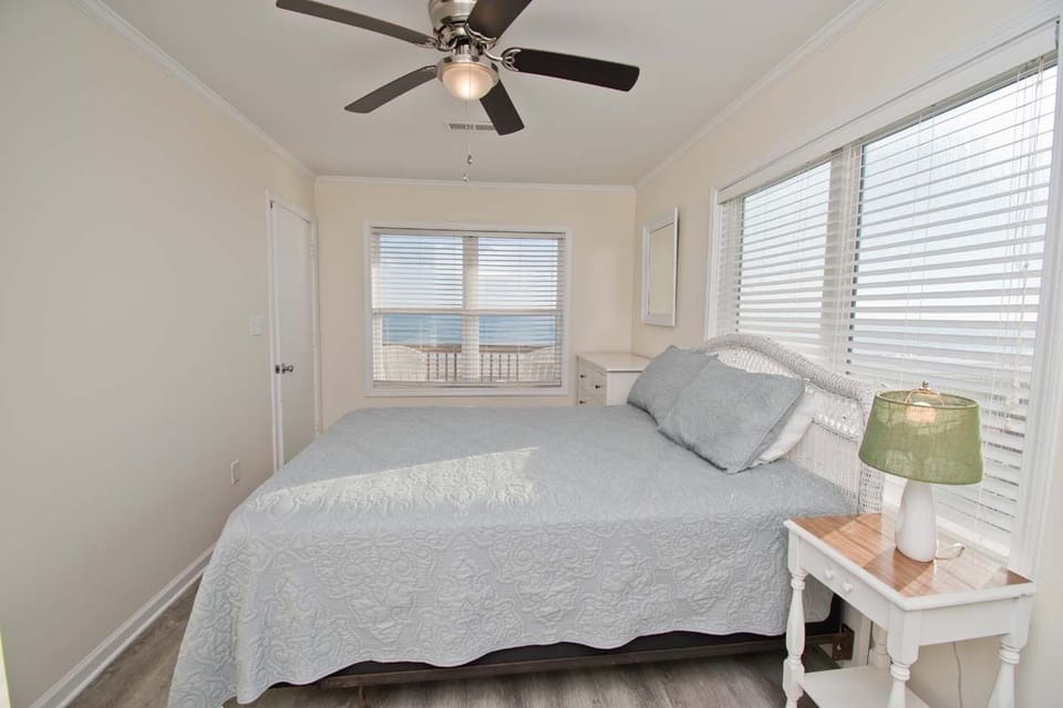 Ebbtide-West-Emerald-Isle-NC-Vacation-Rental-Bluewater-24