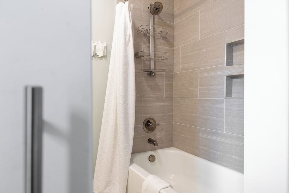 Queen Bath